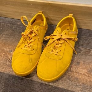 Caterpillar unisex shoe bright yellow 6.5 men’s 8.5 women’s